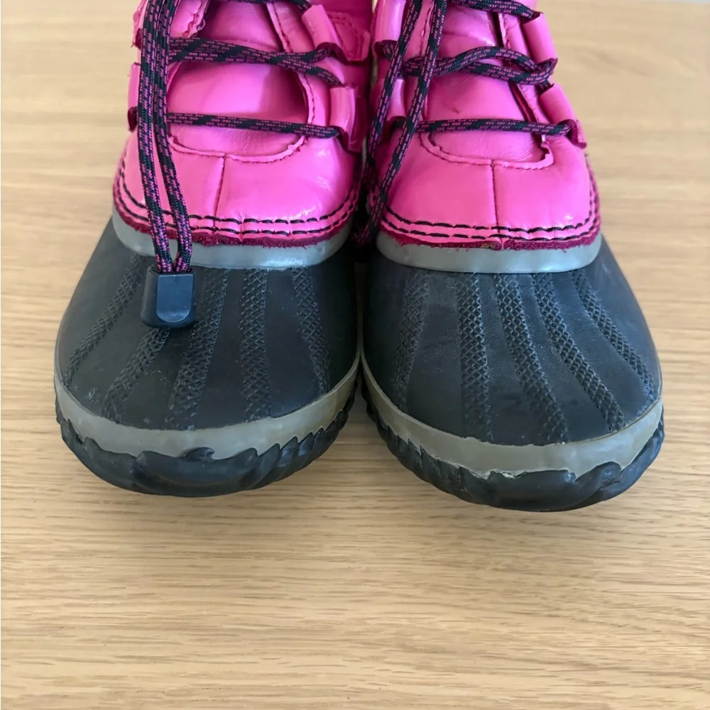 Sorel Out-N-About Hot Pink Black Duck Boots Size 5